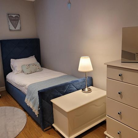 Three Bedroom Apartment By Beautiful Park Londyn Zewnętrze zdjęcie