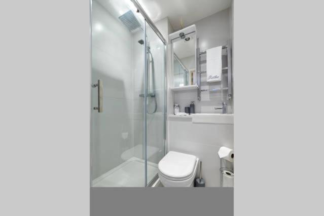 Three Bedroom Apartment By Beautiful Park Londyn Zewnętrze zdjęcie