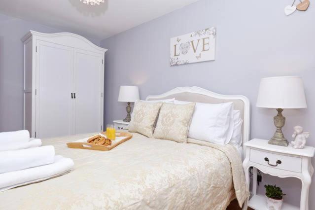 Three Bedroom Apartment By Beautiful Park Londyn Zewnętrze zdjęcie