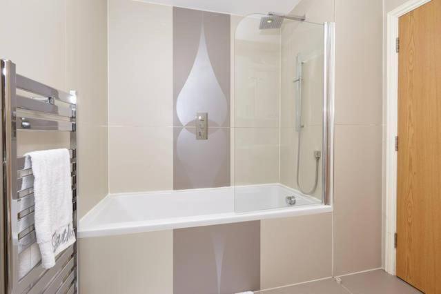 Three Bedroom Apartment By Beautiful Park Londyn Zewnętrze zdjęcie
