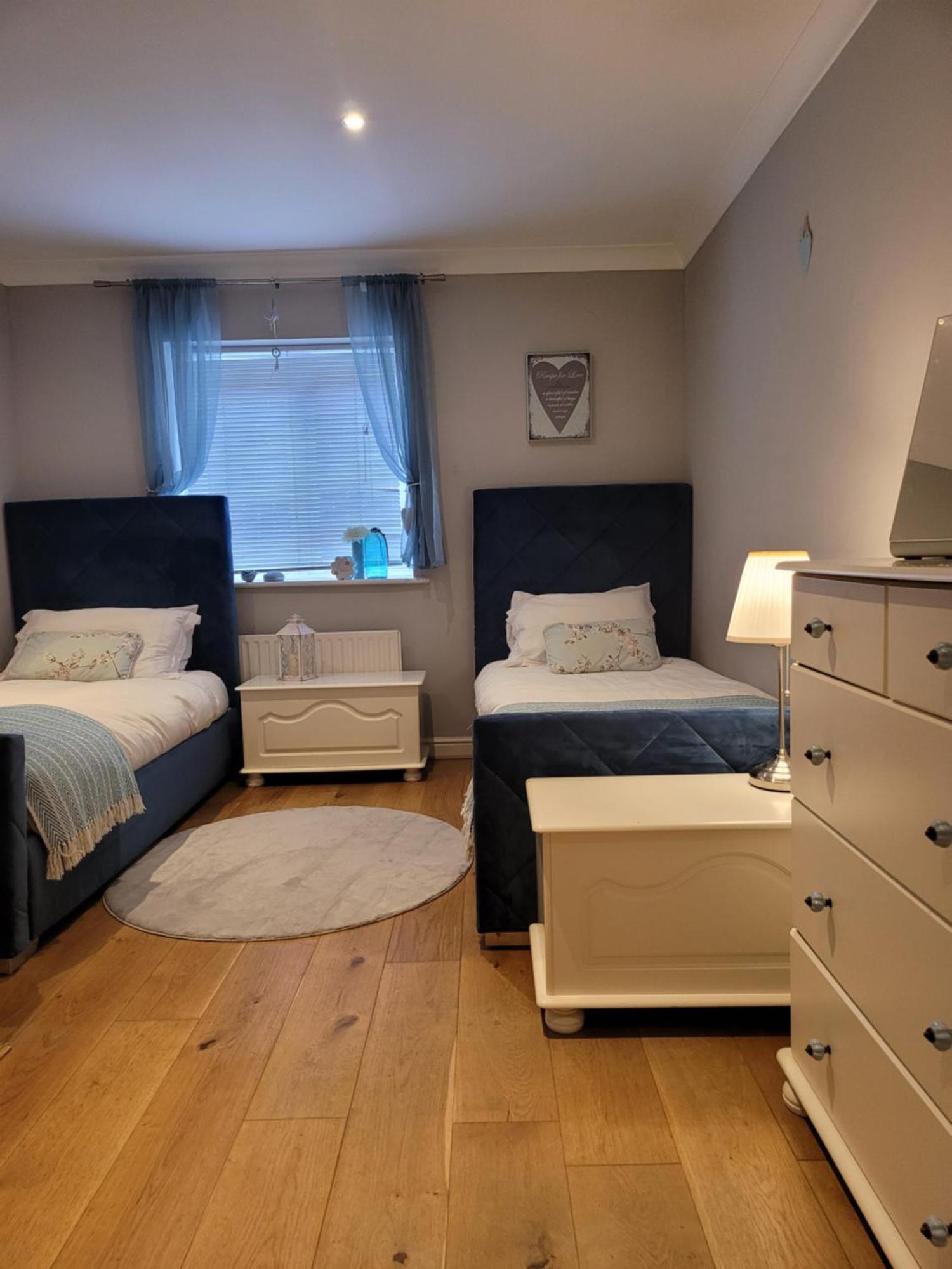 Three Bedroom Apartment By Beautiful Park Londyn Zewnętrze zdjęcie